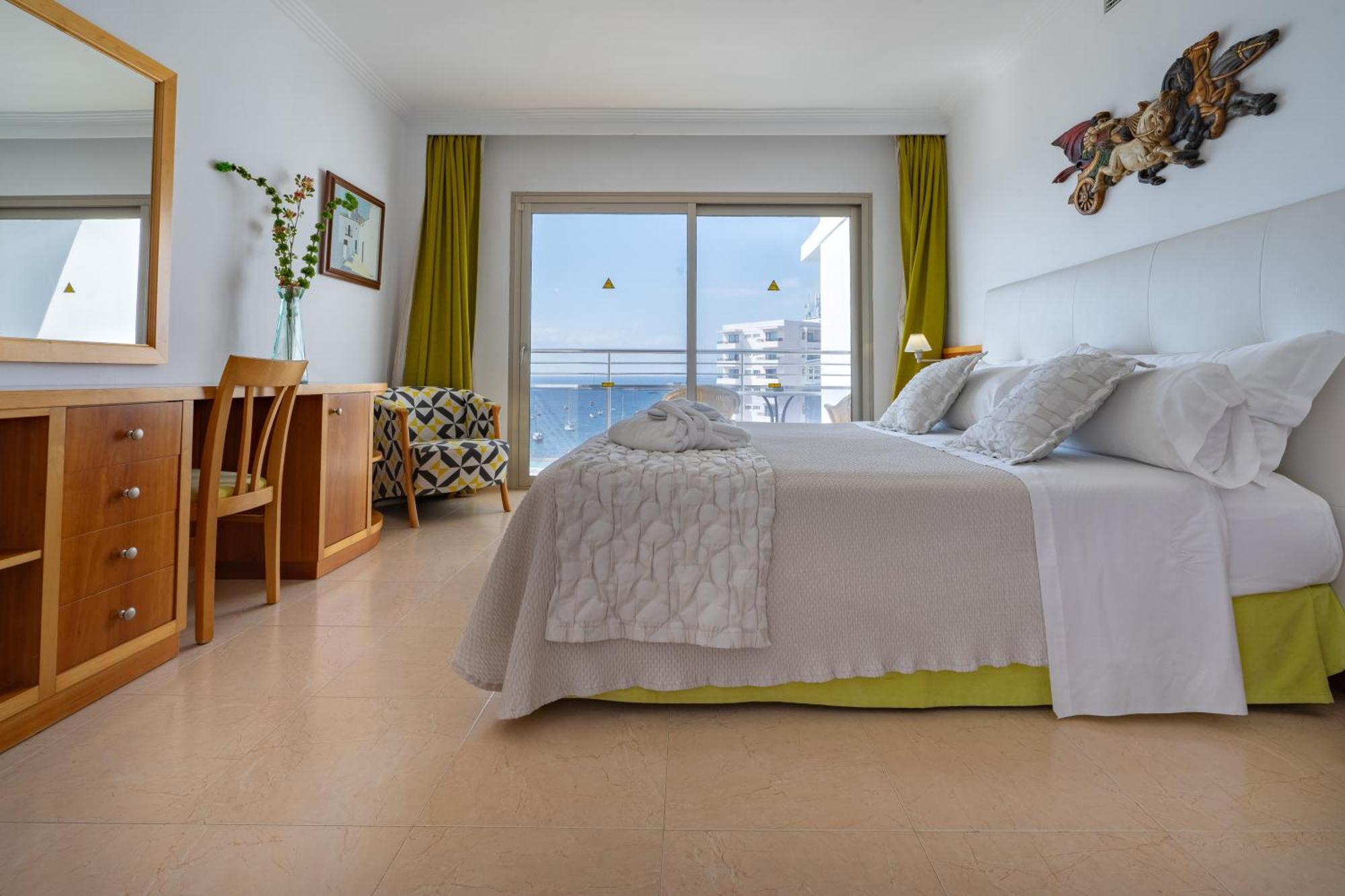 Bellamar Hotel Beach & Spa Sant Antoni de Portmany Стая снимка