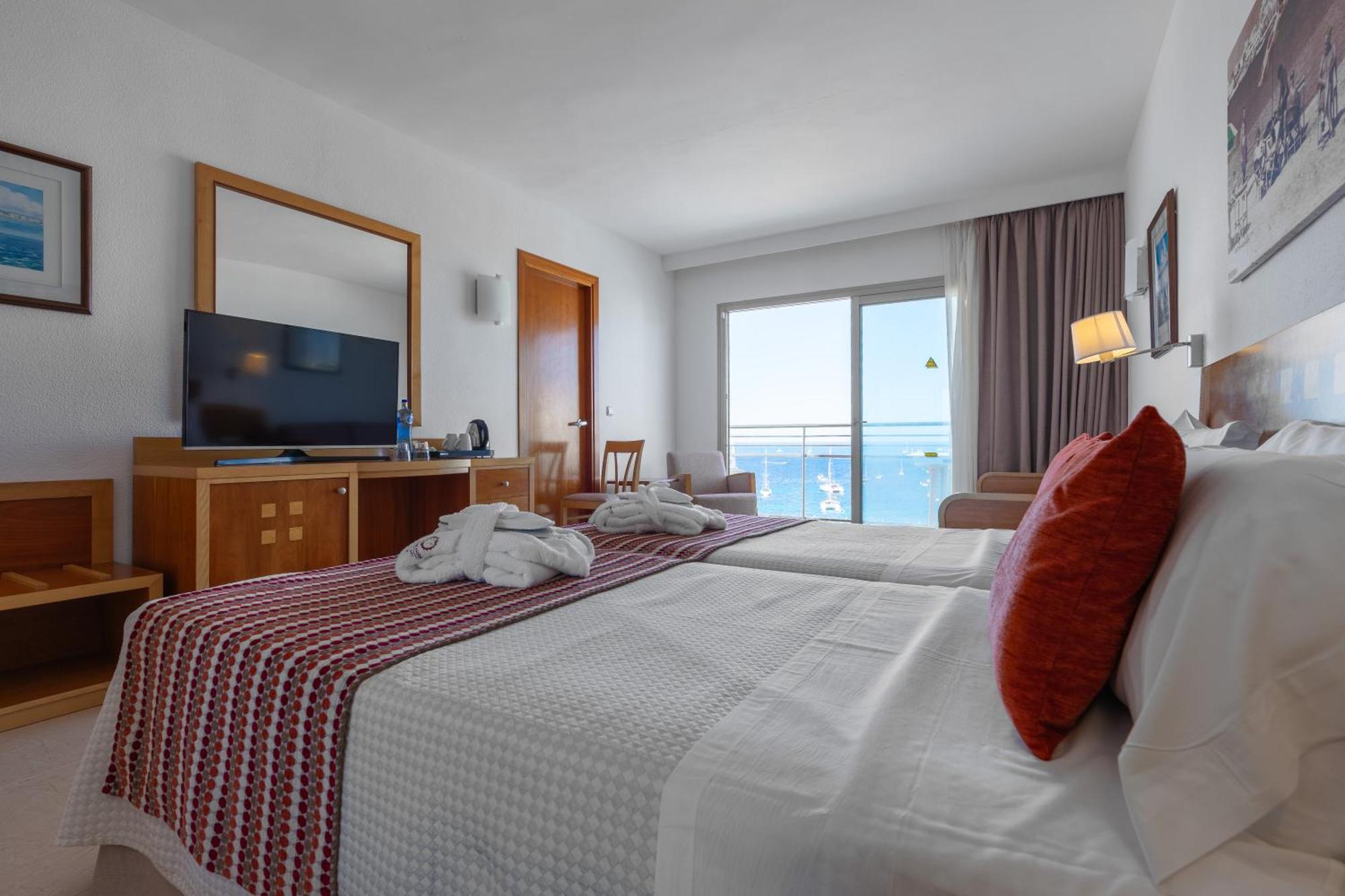 Bellamar Hotel Beach & Spa Sant Antoni de Portmany Стая снимка